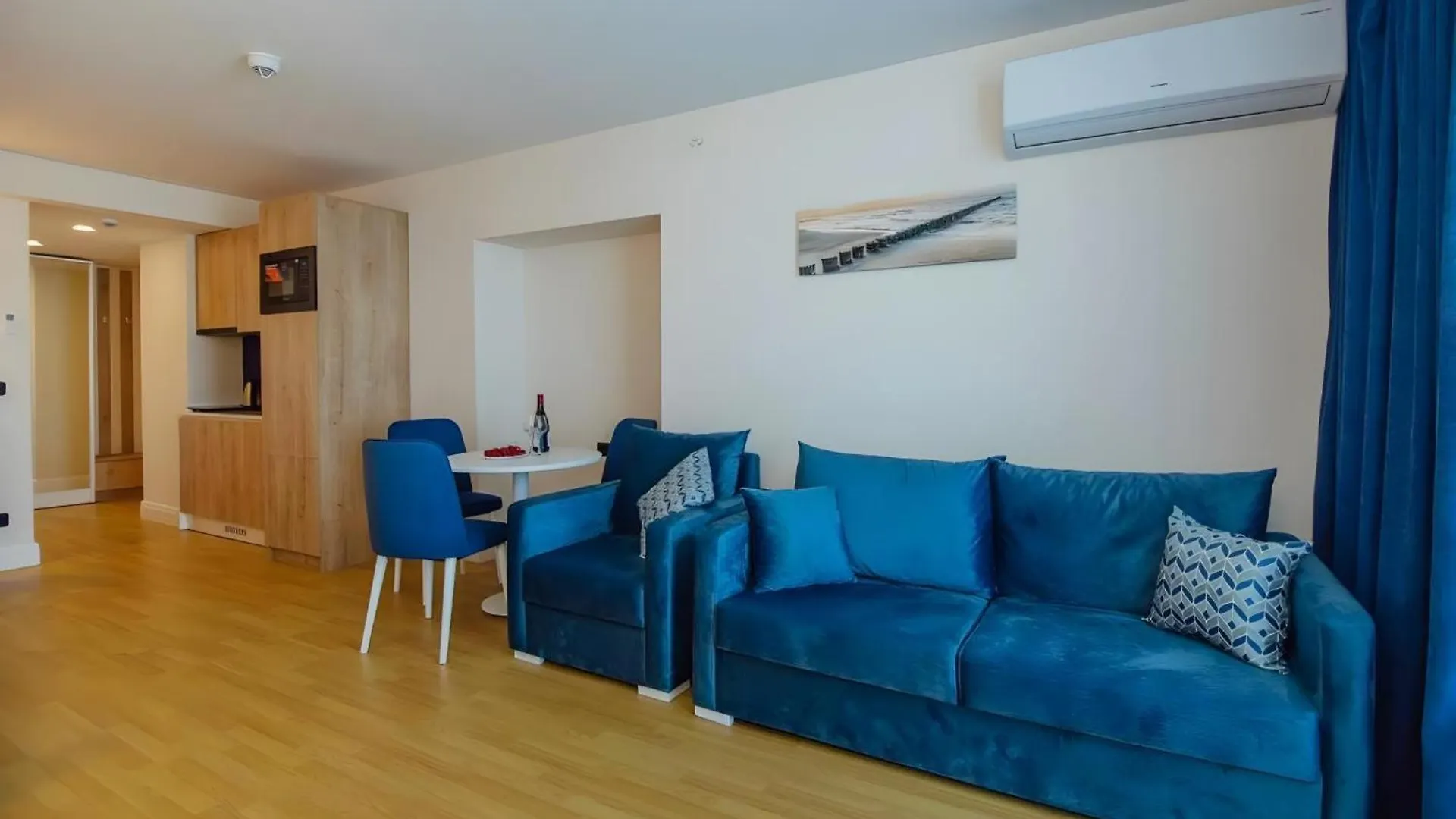 Orbi City Sea View Rooms Batoemi 0*,