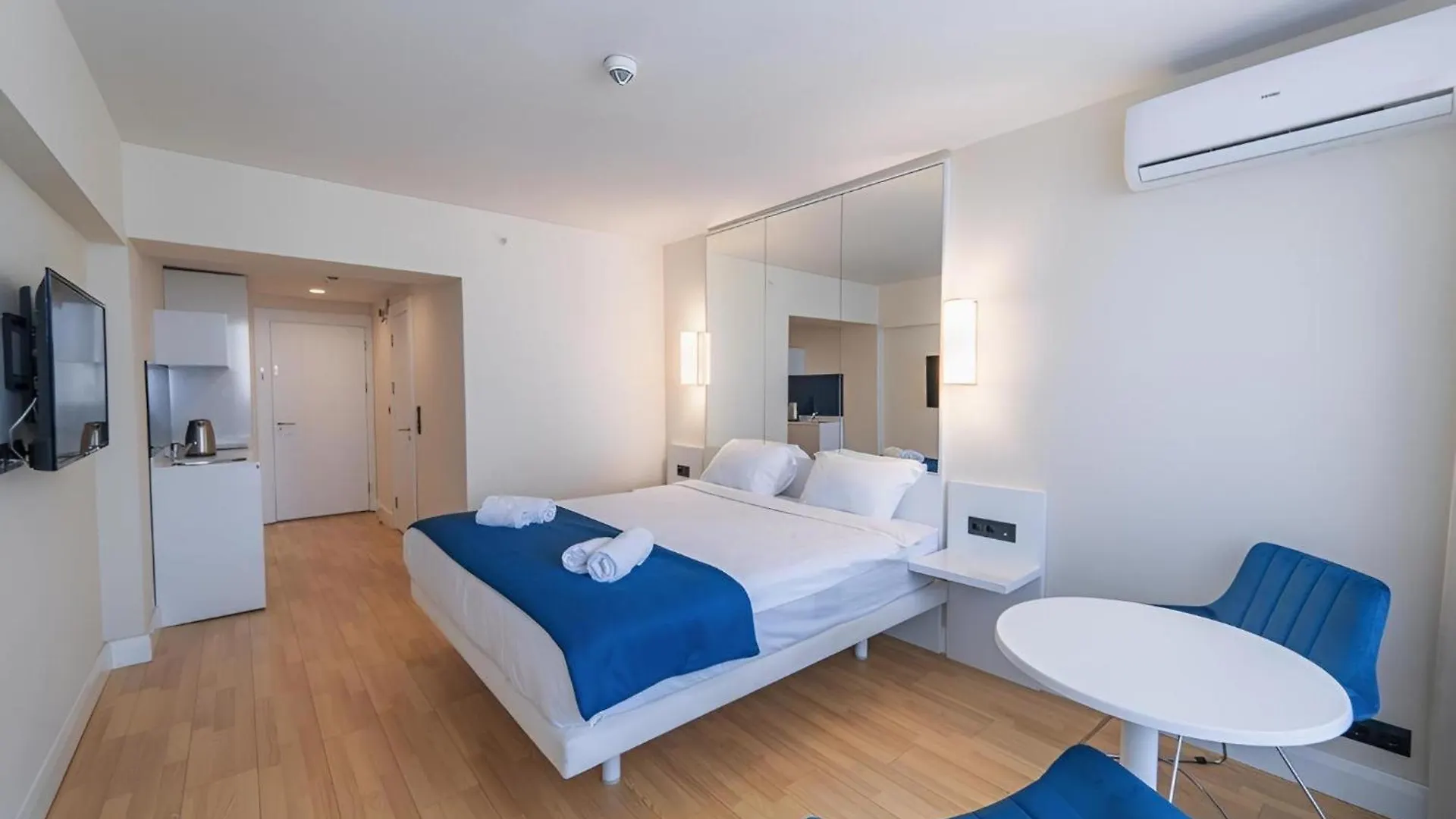 Orbi City Sea View Rooms Batumi 0*,